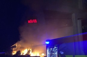 Feuerwehr Ratingen: FW Ratingen: Großbrand in Frischemarkt - Erstmeldung