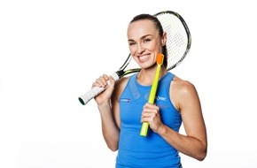 CURADEN AG: Martina Hingis è ambasciatrice di Curaden: "Lavarsi i denti è divertente!"