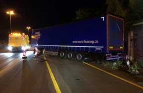 Polizei Münster: POL-MS: Verkehrsunfall mit Sattelzug mit hohem Sachschaden und Sperrung der Richtungsfahrbahn