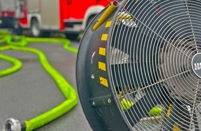 Feuerwehr Essen: FW-E: Brand in einer Auto-Werkstatt in Essen-Kettwig - keine Verletzten