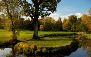 Salzkammergut Tourismus Marketing GmbH: Herbstgolf - so bunt und abwechslungsreich wie die Natur selbst