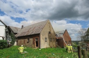 Polizeiinspektion Hameln-Pyrmont/Holzminden: POL-HM: Brand zweier Scheunen auf landwirtschaftlichem Anwesen