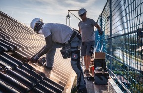 Zolar GmbH: Pressemitteilung (Infografik): Solar-Ausbauziel der Bundesregierung für 2023 bereits übertroffen; Privathaushalte treiben mit 54% Photovoltaik-Ausbau