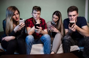 ARD Presse: ARD geht mit einer Medienkompetenzinitiative FaktenSicher für Demokratie in das Jahr 2025