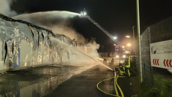 FW-OE: Vollbrand eines Handwerksbetriebs in Lennestadt-Altenhundem