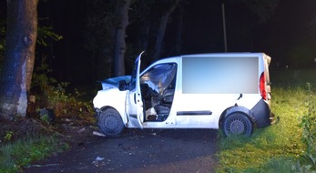 Kreispolizeibehörde Herford: POL-HF: Verkehrsunfall mit entwendetem Auto - Drei Personen verletzt