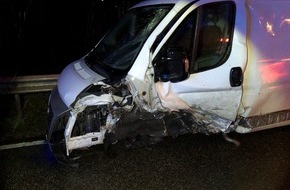 Polizeidirektion Kaiserslautern: POL-PDKL: Verkehrsunfall mit Personenschaden und hohem Sachschaden