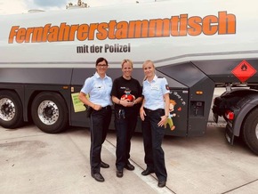 POL-ROW: Fernfahrerstammtisch der Polizeidirektion Lüneburg veranstaltet alljährlichen Verkehrssicherheitstag an der A1