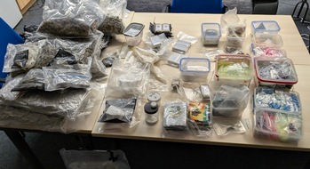 Polizei K&ouml;ln: POL-K: 251219-2-K Umfangreicher Drogenfund bei Wohnungsdurchsuchung - Mutma&szlig;licher Dealer in Haft