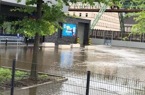 Feuerwehr Recklinghausen: FW-RE: 2. Folgemeldung: Hilfeleistungen in Bochum und Wuppertal dauern an