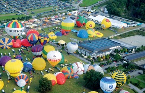 Warsteiner Brauerei: Ballonspektakel startet im Sauerland / Mit mehr als 200 Pilotenteams aus 13 Ländern und bis zu 200.000 Besuchern beginnt in der kommenden Woche die Warsteiner Internationale Montgolfiade (WIM) (mit Bild)