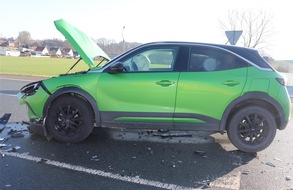 Kreispolizeibeh&ouml;rde H&ouml;xter: POL-HX: 84-j&auml;hrige Seniorin verursacht Verkehrsunfall - zwei Personen verletzt