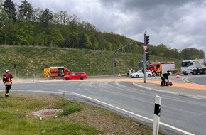 Freiwillige Feuerwehr Olsberg: FF Olsberg: Verkehrsbehinderung durch große Ölspur auf B480 und B 7 in Olsberg