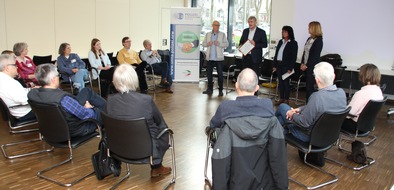 Kreispolizeibehörde Unna: POL-UN: Kreis Unna - 25. Seminar "Senioren helfen Senioren": Landrat Michael Makiolla begrüßt zwölf neue Teilnehmerinnen und Teilnehmer