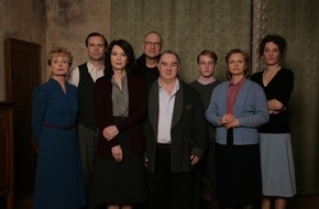 ZDF: ZDF dreht "Das Zeugenhaus" nach Christiane Kohl / Matti Geschonneck inszeniert Film mit prominenter Besetzung (FOTO)