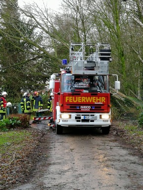 Feuerwehr Kalkar: Feuerwehr Kalkar- 37 Einsätze durch Friederike
