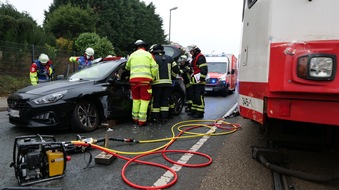 Feuerwehr Dortmund: FW-DO: Marsbruchstraße wegen Verkehrsunfall gesperrt
