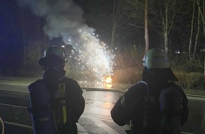 Feuerwehr Velbert: FW-Velbert: Stromverteilerkasten nach Unfall in Flammen