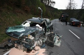 Polizeipräsidium Westpfalz: POL-PPWP: Alkoholisierte Fahrzeugführerin verursacht schweren Verkehrsunfall