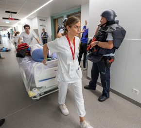 POL-FR: Freiburg: Gemeinsame Übung des Universitätsklinikums Freiburg und dem Polizeipräsidiums Freiburg - rund 200 Beteiligte trainieren für den Ernstfall