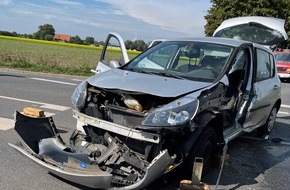 Polizei Minden-Lübbecke: POL-MI: Autofahrerin bei Zusammenstoß schwer verletzt