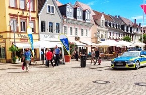 Polizeipräsidium Rheinpfalz: POL-PPRP: Polizeiliche Prävention auf Sommertour - Unsere Experten informieren über Betrugsmaschen und wie Sie sich davor schützen können