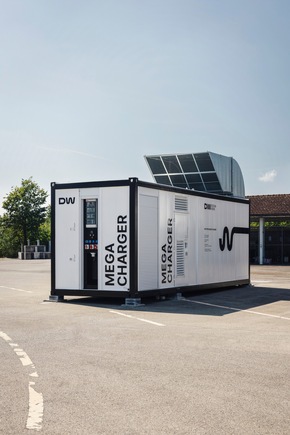 Elektro-LKW lädt erstmals mit über 1,1 Megawatt Leistung