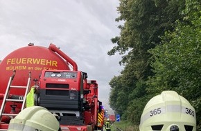 Feuerwehr Mülheim an der Ruhr: FW-MH: Brennender LKW auf der BAB40 in Höhe der Abfahrt Mülheim-Heißen