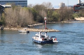 Polizei Duisburg: POL-DU: Düsseldorf: Wasserschutzpolizei schleppt Motoryacht ab