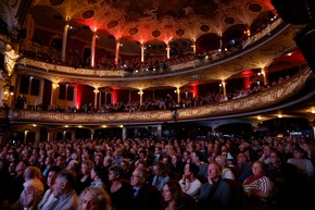 Channel Aid 2025: Rea Garvey begeistert mit emotionalem Orchester-Abend im Deutschen Schauspielhaus