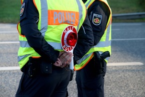 POL-Bremerhaven: Polizei registriert 30 Rotlichtverstöße bei Kontrollaktion - Zwei Autofahrern droht Fahrverbot