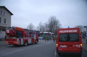 Feuerwehr der Stadt Arnsberg: FW-AR: Rauchentwicklung in Grill-Restaurant am Bahnhof Neheim-Hüsten ruft Feuerwehr auf den Plan
