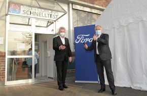 Ford-Werke GmbH: Minister Pinkwart zum Schnelltest bei Ford