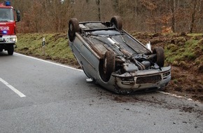 Polizeipräsidium Westpfalz: POL-PPWP: Fahrzeug nach Unfall auf dem Dach gelandet