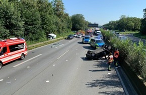 Feuerwehr Neuss: FW-NE: Verkehrsunfall mit sechs verletzten Personen | Zeitweilige Vollsperrung der A57