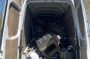 Polizeiinspektion Hameln-Pyrmont/Holzminden: POL-HM: Gemeinsame Pressemitteilung des Landkreises Hameln-Pyrmont, des Flecken Salzhemmendorf und der Polizei: Behördenübergreifende Kontrolle deckt zahlreiche Mängel an Fahrzeugen auf