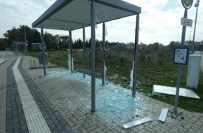 Polizeiinspektion Celle: POL-CE: Winsen/Aller - Glasscheiben eines Bushaltehäuschens zerstört