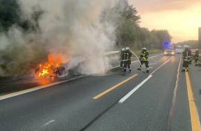 Feuerwehr Dortmund: FW-DO: Brennender PKW auf der BAB A45 - Fehlende Rettungsgasse