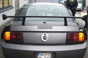 Polizei Mettmann: POL-ME: Viel eingebaut, aber nichts eingetragen: Polizei zieht getunten Ford Mustang aus dem Verkehr - Langenfeld - 2101110
