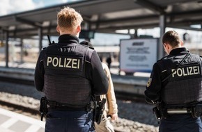 Bundespolizeidirektion München: Bundespolizeidirektion München: Polizeibekannte Migranten im Zug/ Bundespolizei bringt zwei Männer in Abschiebehafteinrichtung