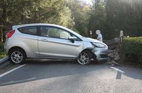 Polizei Rheinisch-Bergischer Kreis: POL-RBK: Overath - Fahrer von der Sonne geblendet