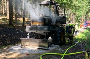 Feuerwehr Stolberg: FW-Stolberg: Brand eines Rückeschleppers im Wald