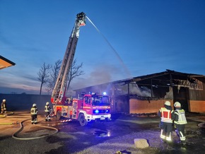 FW-RD: Großfeuer in Thumby - 150 Einsatzkräfte konnten ein übergreifen auf weitere Gebäude verhindern