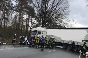 Feuerwehr Schermbeck: FW-Schermbeck: Schwerer Verkehrsunfall auf der B 224