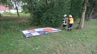 Freiwillige Feuerwehr Werne: FW-WRN: TH_1_B: Großes Wahlplakat droht auf Straße zu stürzen