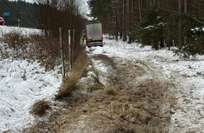 Polizeipr&auml;sidium Rostock: POL-HRO: LKW verunfallt auf der BAB19 - Hinweis halbseitige Fahrbahnsperrung