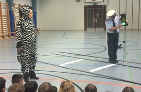 Polizeipräsidium Ludwigsburg: POL-LB: Die Aufgaben der Verkehrsprävention, Teil 2:
"Kleines Zebra" Theater in Kindergarten oder Klassenstufe 1