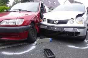 Polizei Düren: POL-DN: Zwei Leichtverletzte nach Verkehrsunfall