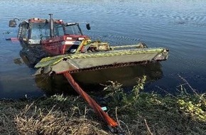 Polizei Duisburg: POL-DU: Traktor landete in der Weser