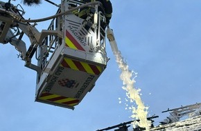 Freiwillige Feuerwehr Bad Honnef: FW Bad Honnef: 110 Einsatzkräfte bei erneutem Großbrand in Bad Honnef im Einsatz